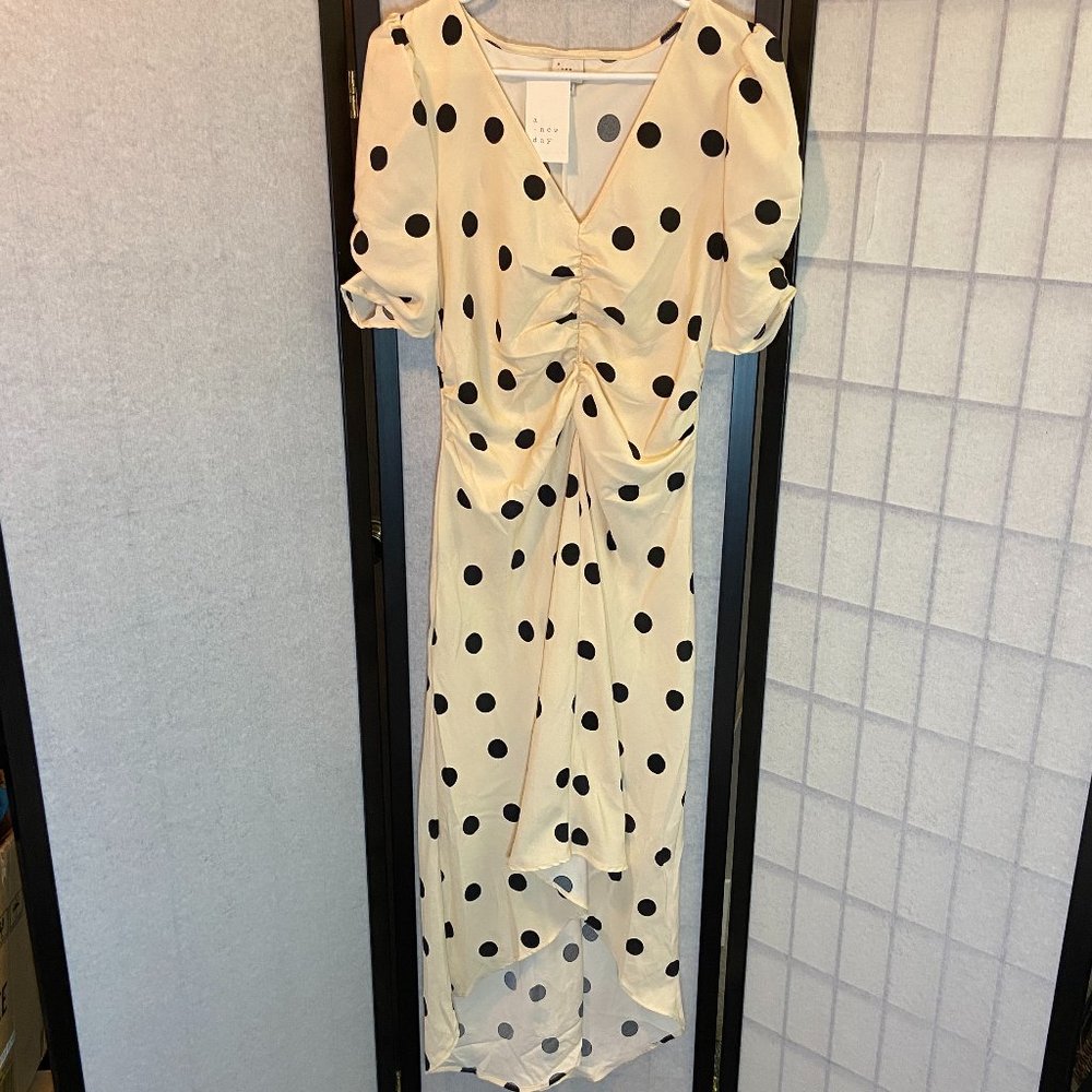 A New Day Crepe Cream/Black Dot Rouched Cinched High Low Dress NWT Short Sleeve